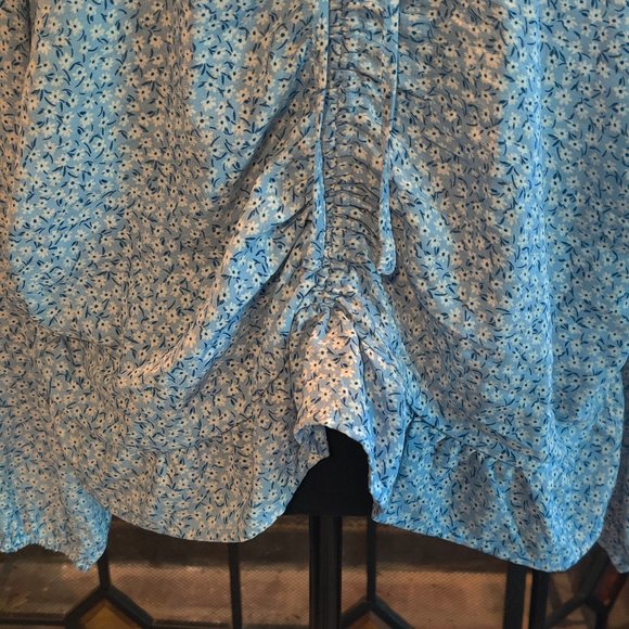 H&M Blue Floral Crop Peasant Top, Small White Flowers, Cinched Front 2XL - Picture 3 of 6